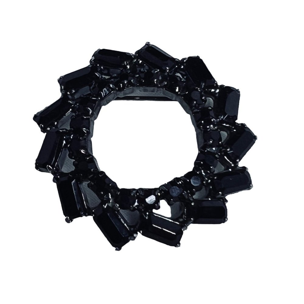 Vintage Jet Black Japanned Wreath Style Brooch